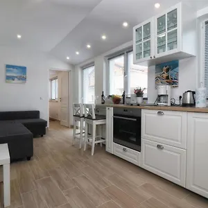 Korina & Dadi Apartman